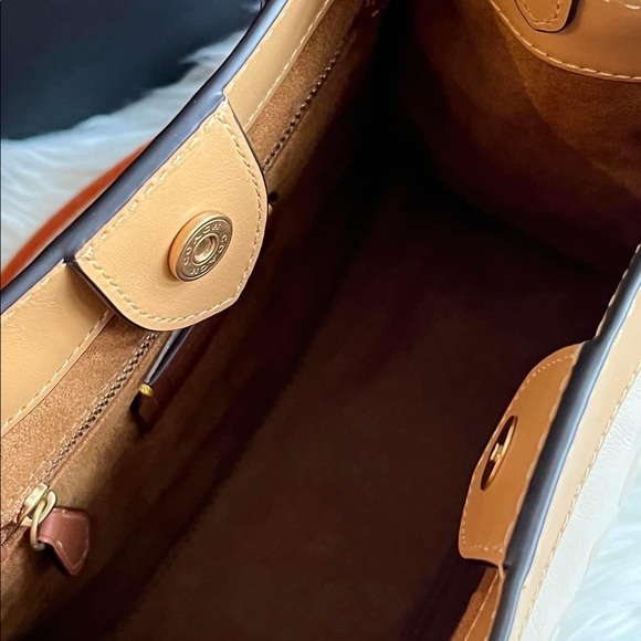 🔆BRAND NEW🔆Coach Field Tote 22 with Colorblock Quilting and Coach Badge - Picture 11 of 12